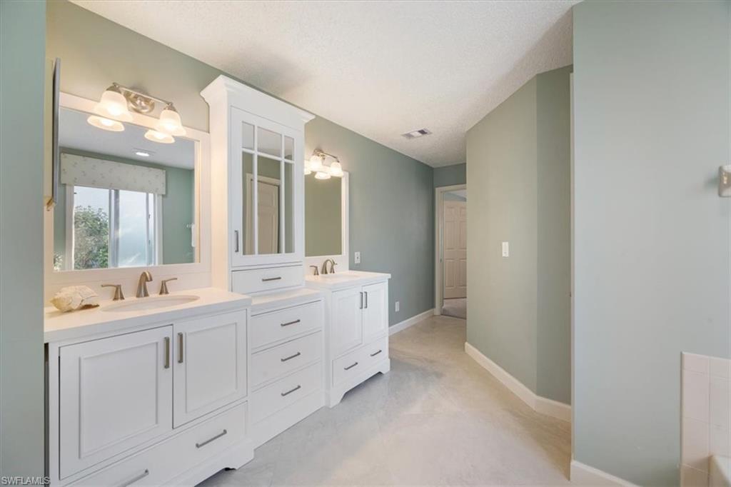 ROYAL WOOD - Residential