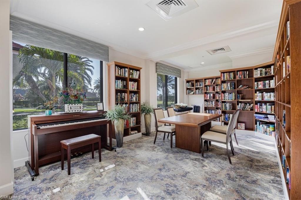 ROYAL WOOD - Residential