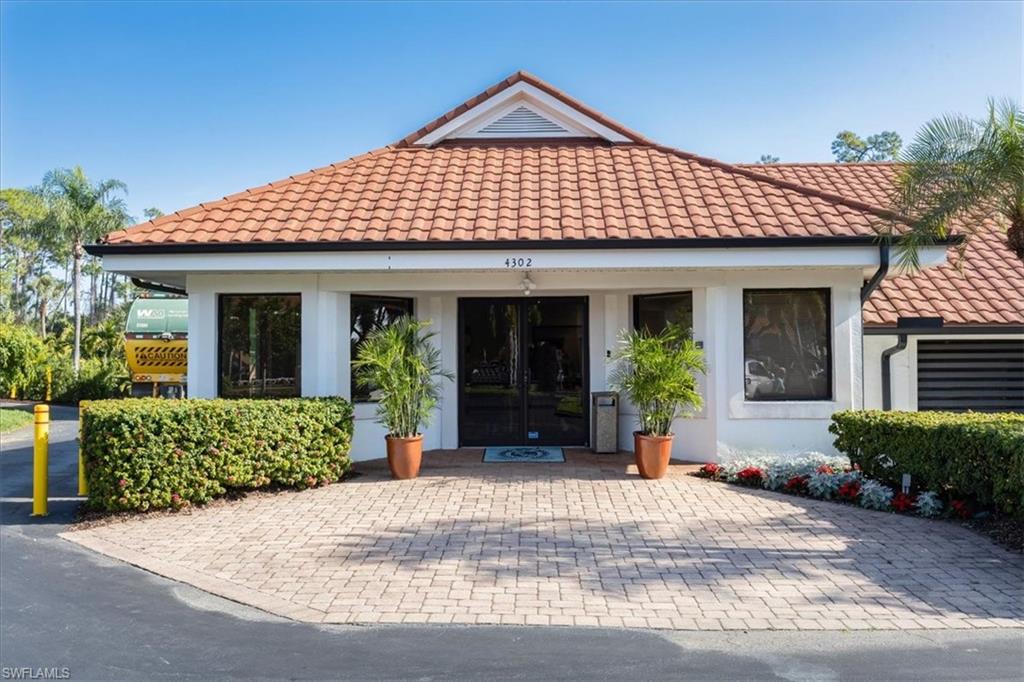 ROYAL WOOD - Residential