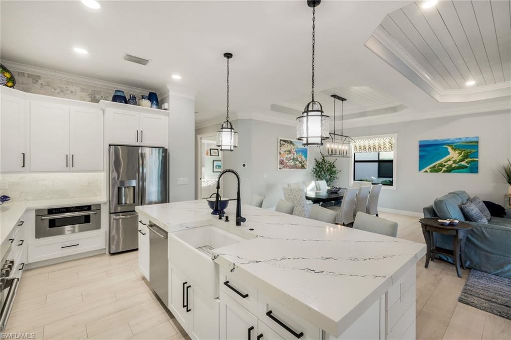 TWIN EAGLES - Residential