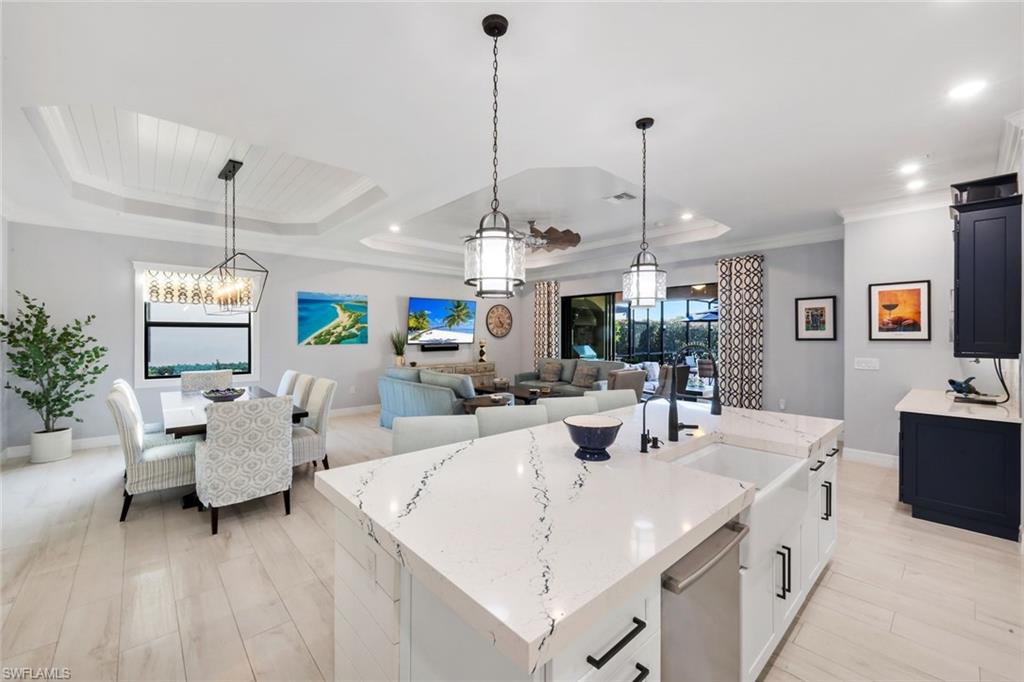 TWIN EAGLES - Residential