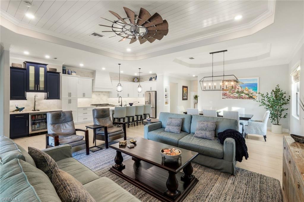 TWIN EAGLES - Residential