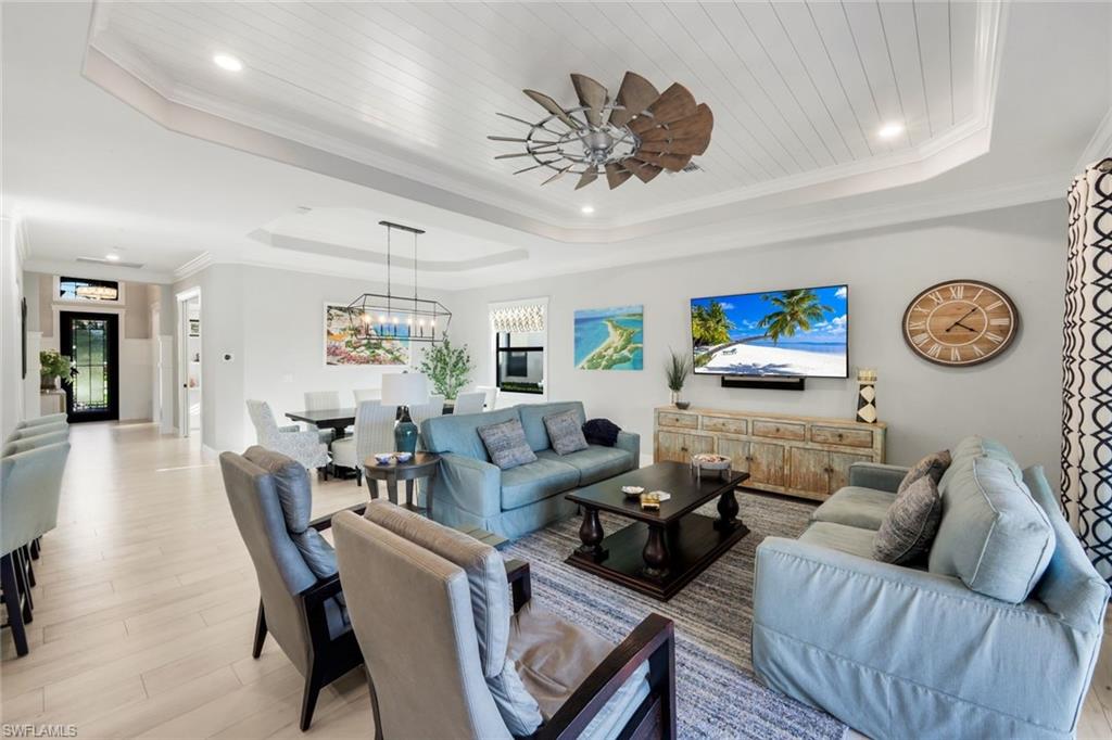 TWIN EAGLES - Residential