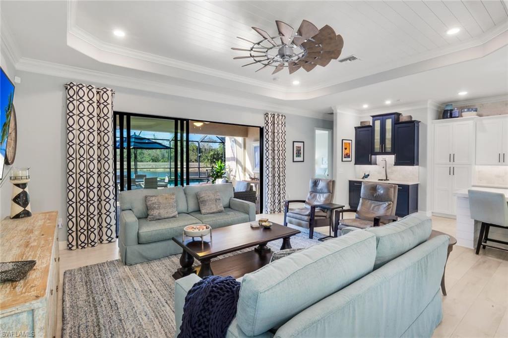 TWIN EAGLES - Residential