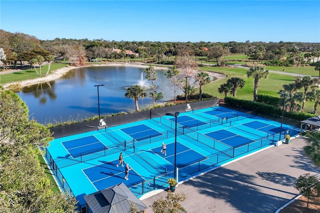 TWIN EAGLES - Residential