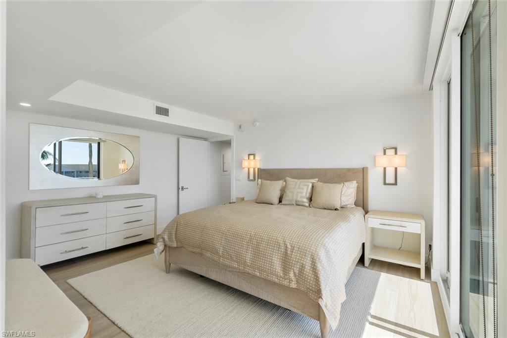 VANDERBILT SHORES - Residential