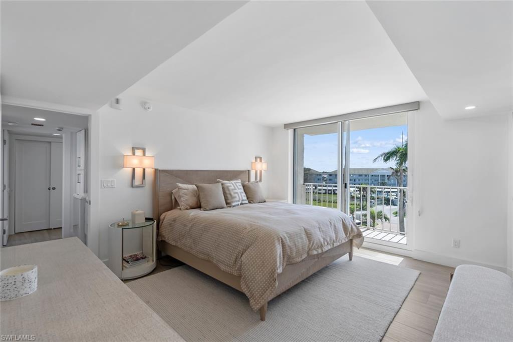 VANDERBILT SHORES - Residential