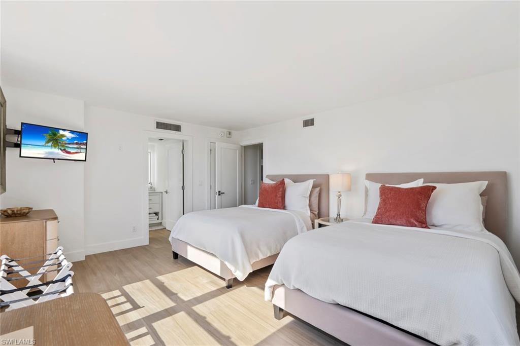 VANDERBILT SHORES - Residential