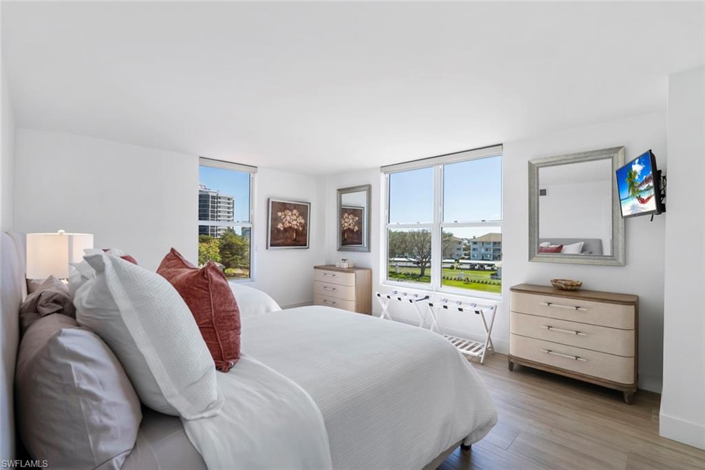 VANDERBILT SHORES - Residential