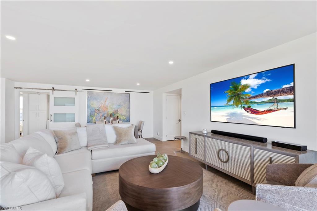 VANDERBILT SHORES - Residential