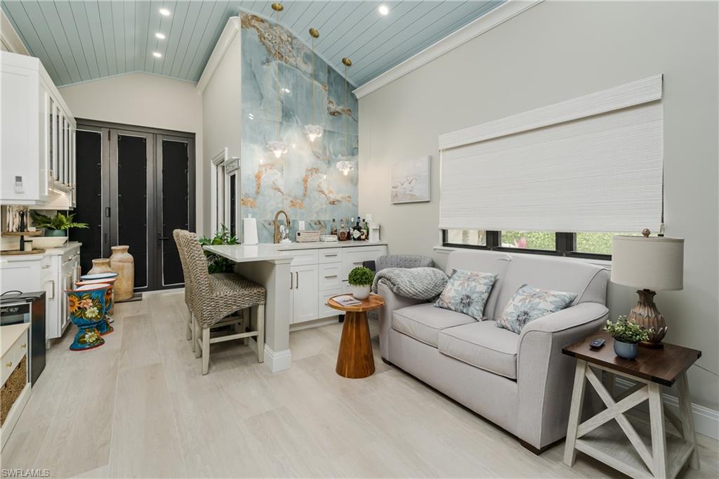 NAPLES MOTORCOACH RESORT - Land