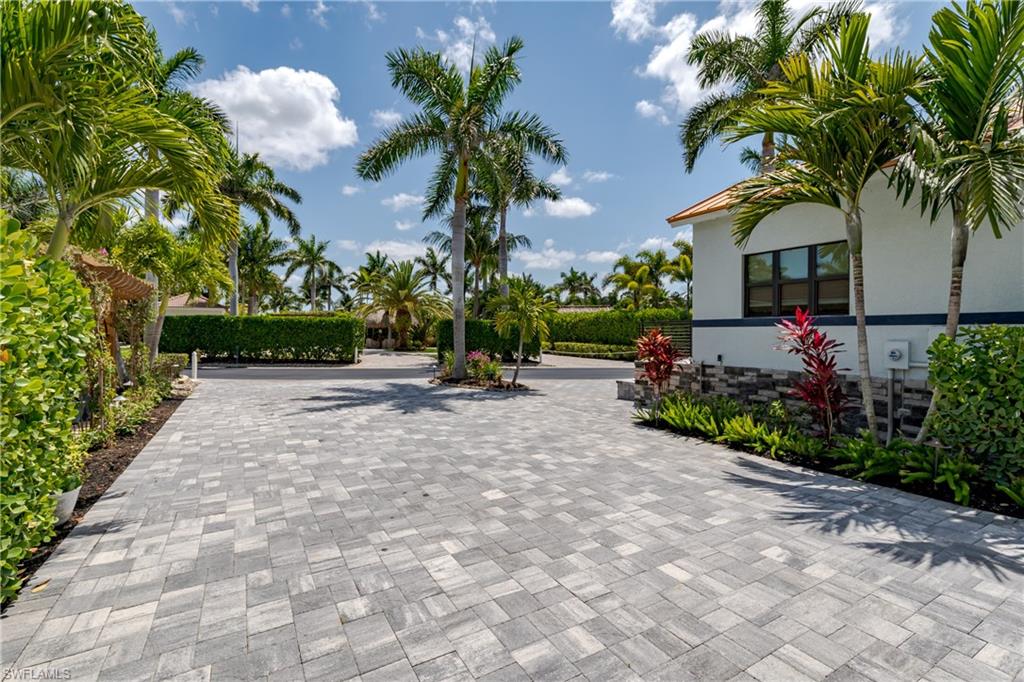 NAPLES MOTORCOACH RESORT - Land