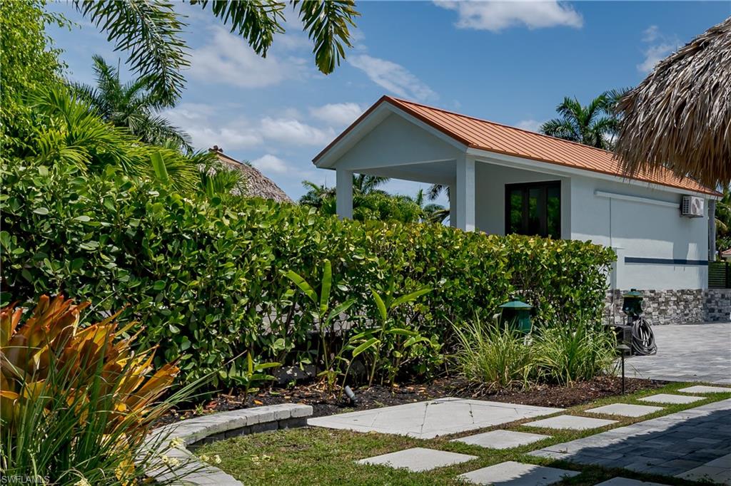 NAPLES MOTORCOACH RESORT - Land