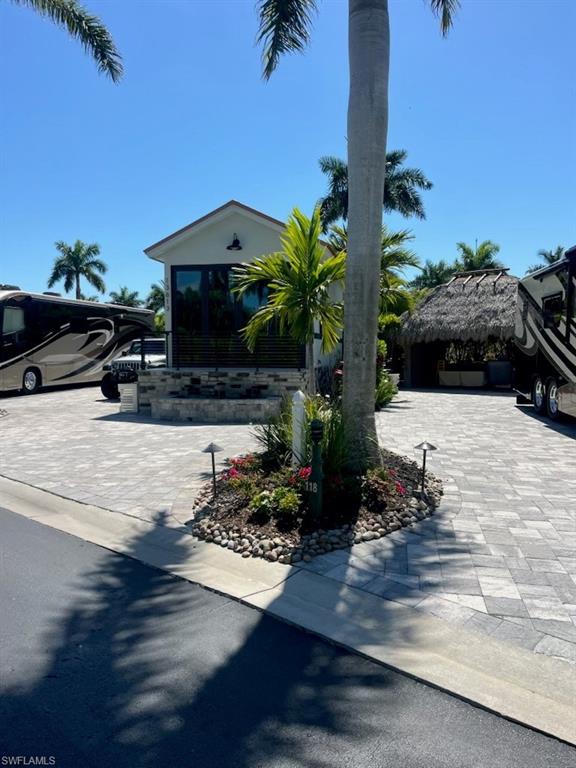 NAPLES MOTORCOACH RESORT - Land