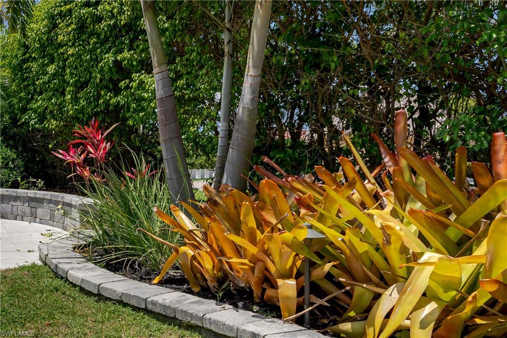 NAPLES MOTORCOACH RESORT - Land