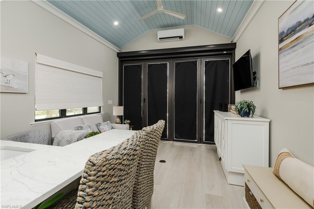 NAPLES MOTORCOACH RESORT - Land