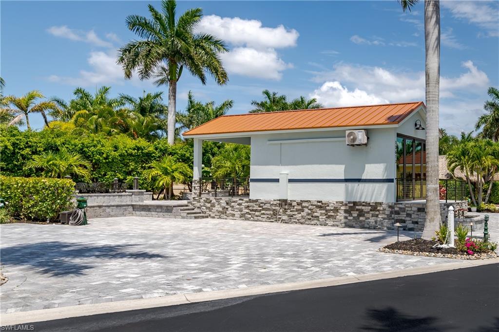 NAPLES MOTORCOACH RESORT - Land