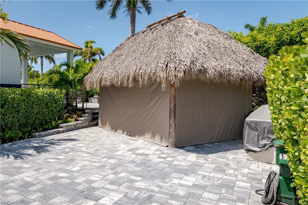 NAPLES MOTORCOACH RESORT - Land