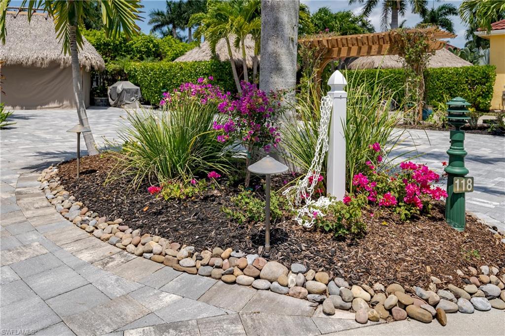 NAPLES MOTORCOACH RESORT - Land