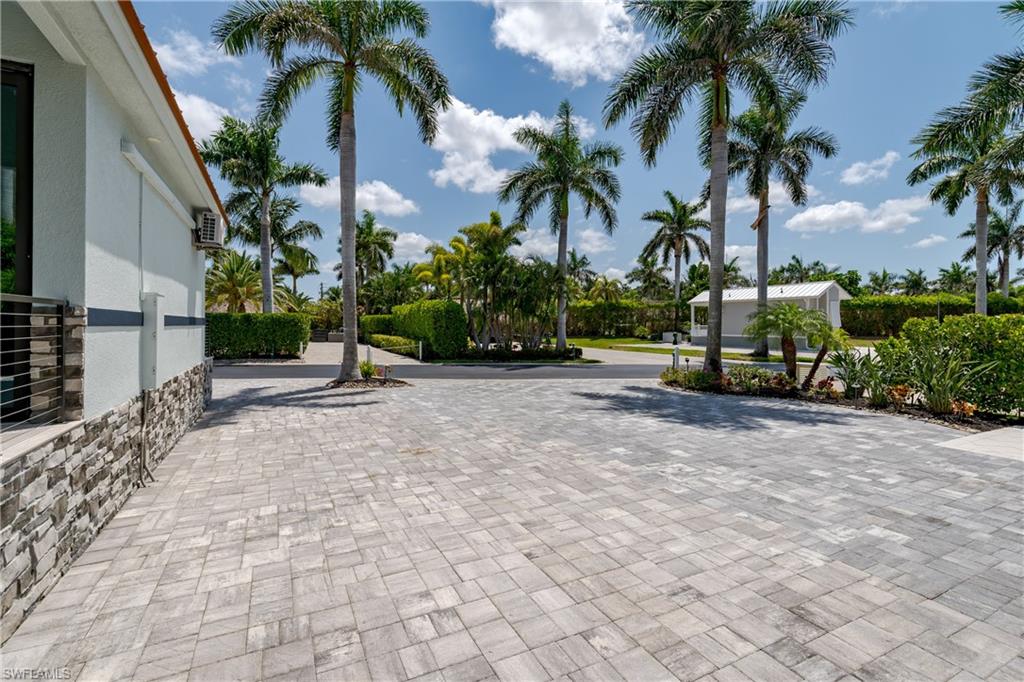 NAPLES MOTORCOACH RESORT - Land