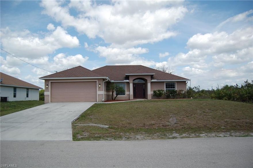 You have to see this beautiful home. This is a great Looking and cleaned  4 bedrooms 2 bathrooms home ready to move in. The property feature foyer entry, high celling living room, ceramic tiles floors, carpet in bedrooms, larger master bathroom with Roman tub and separate shower, wood cabinets, huge eat in kitchen with breakfast bar, inside laundry room, large living room. The large lot offers plenty of room to add a pool. The property is located in a well developed neighborhood close to market related amenities. Owner motivated to sell and contributing $3,000 toward kitchen appliances.