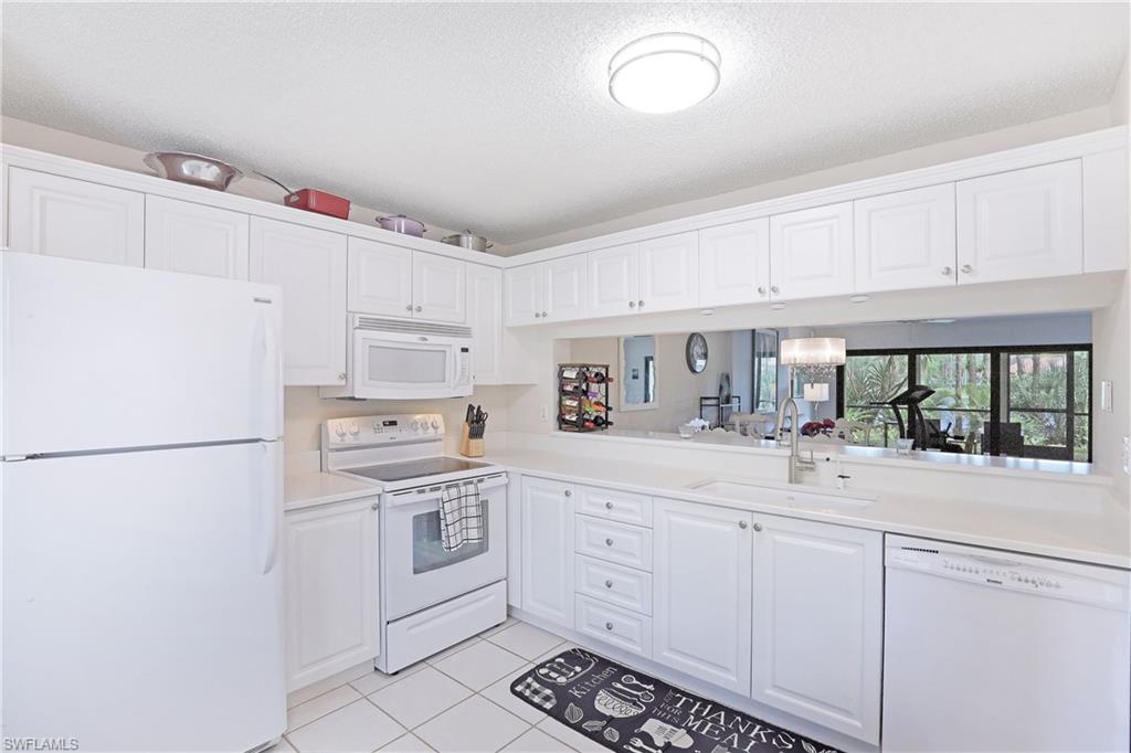 DEAUVILLE LAKE CLUB - Residential