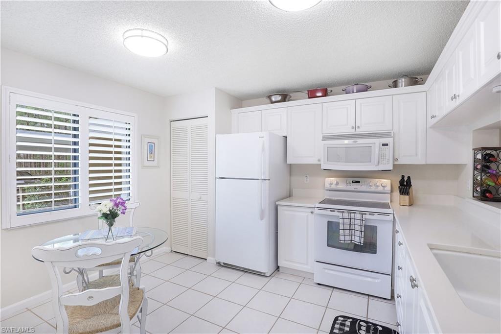 DEAUVILLE LAKE CLUB - Residential