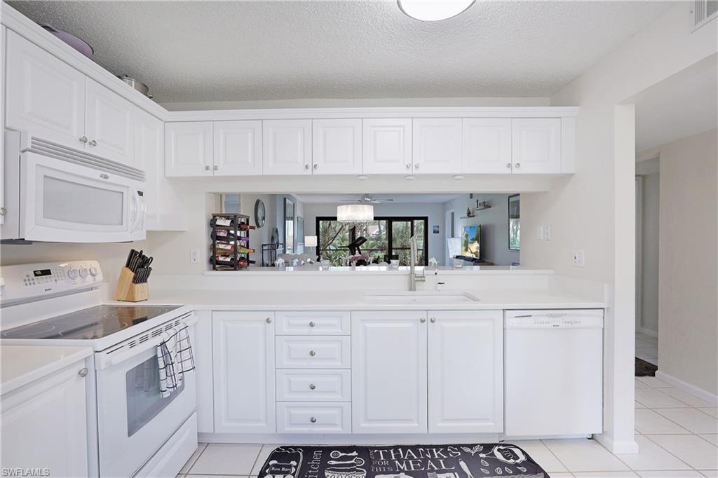 DEAUVILLE LAKE CLUB - Residential