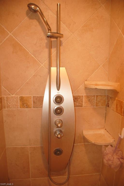 TAHITIAN SHORES - Residential