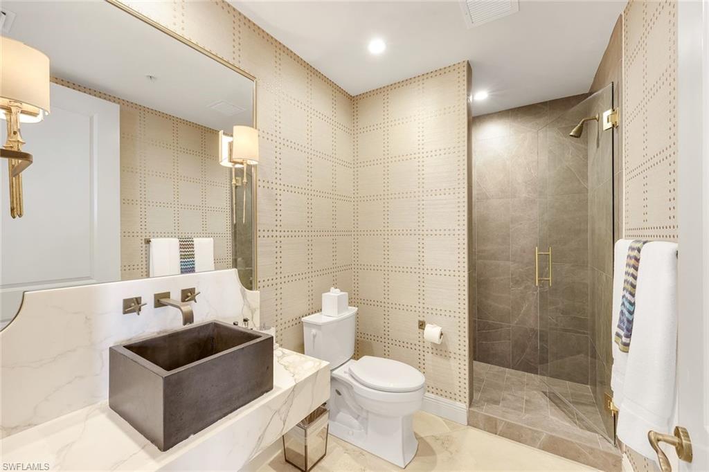 ESPERIA SOUTH - Residential