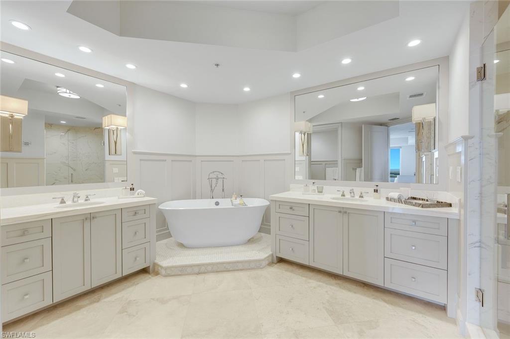 ESPERIA SOUTH - Residential