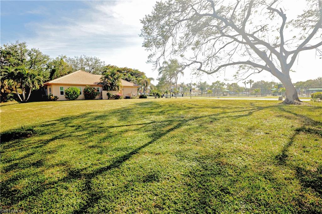 SPANISH WELLS - Land