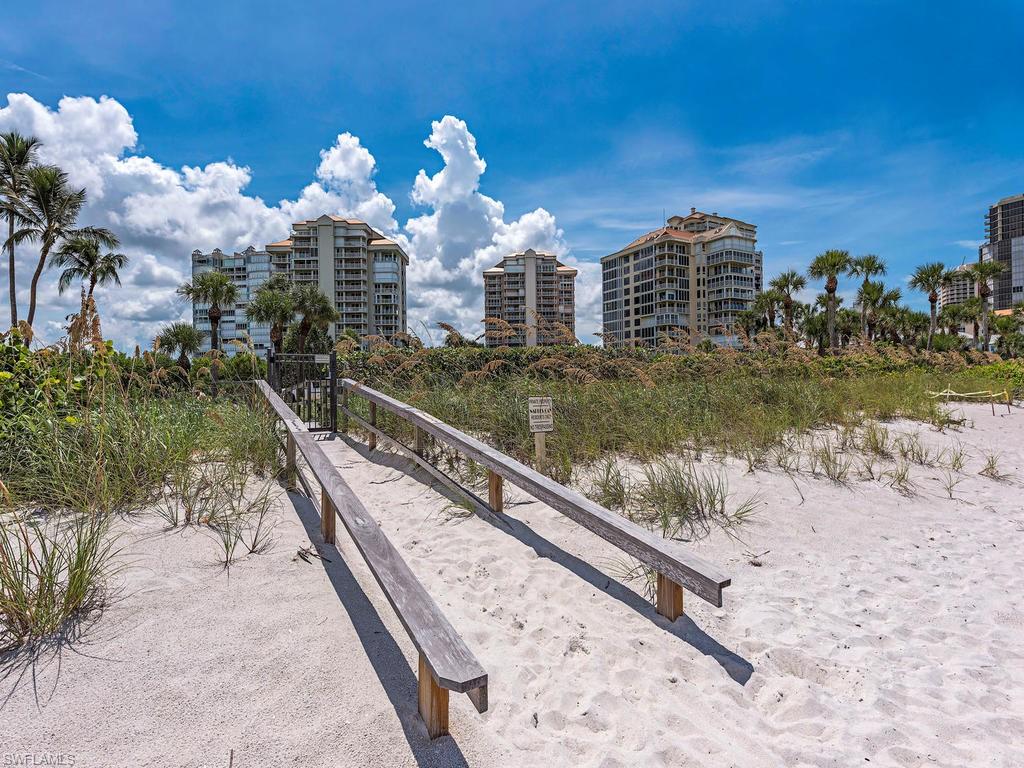 SEAPOINT AT NAPLES CAY - Residential