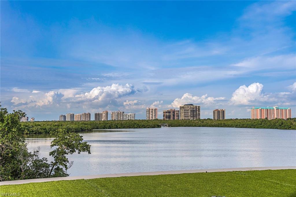 SEAPOINT AT NAPLES CAY - Residential