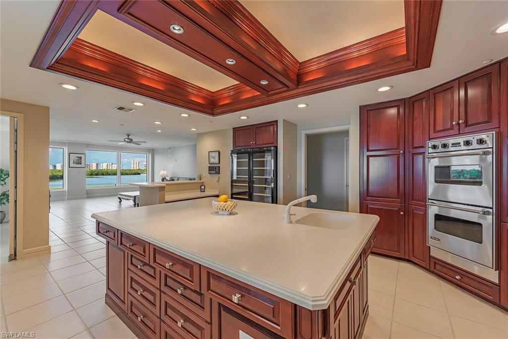 SEAPOINT AT NAPLES CAY - Residential