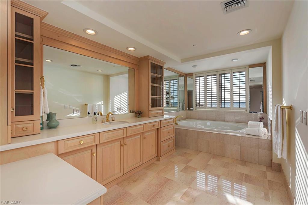 SEAPOINT AT NAPLES CAY - Residential