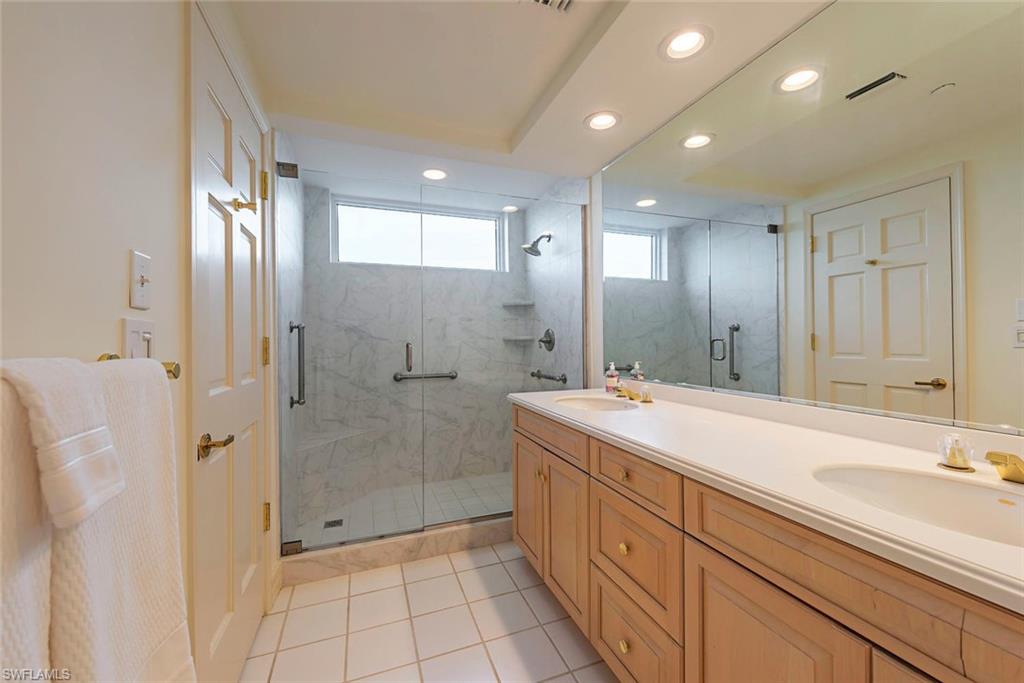 SEAPOINT AT NAPLES CAY - Residential