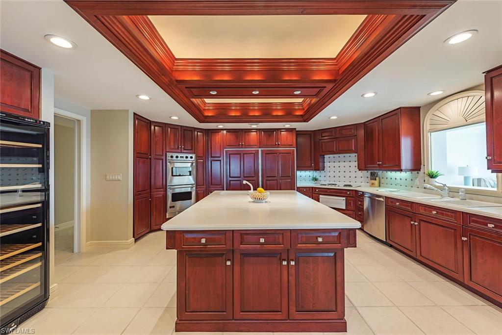 SEAPOINT AT NAPLES CAY - Residential