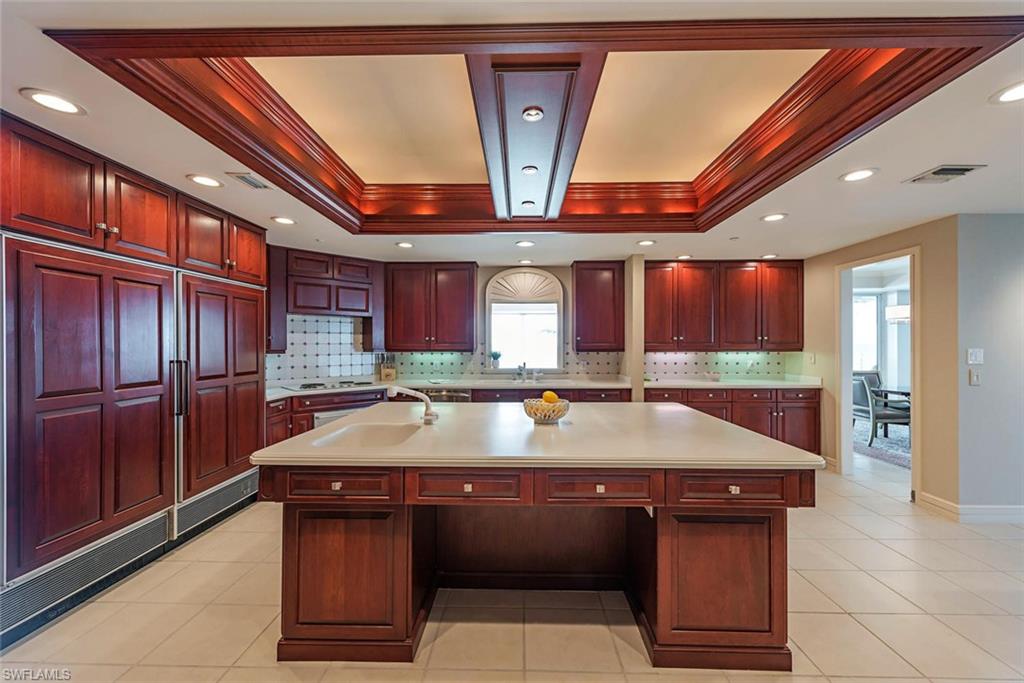 SEAPOINT AT NAPLES CAY - Residential