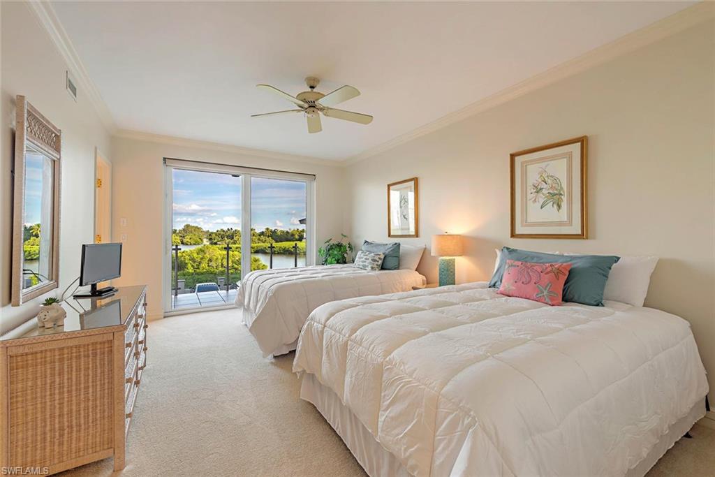 SEAPOINT AT NAPLES CAY - Residential