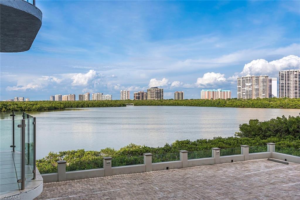 SEAPOINT AT NAPLES CAY - Residential
