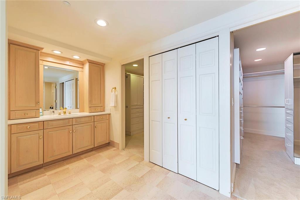 SEAPOINT AT NAPLES CAY - Residential