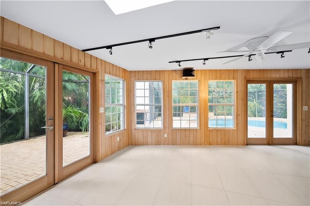 ROYAL HARBOR - Residential