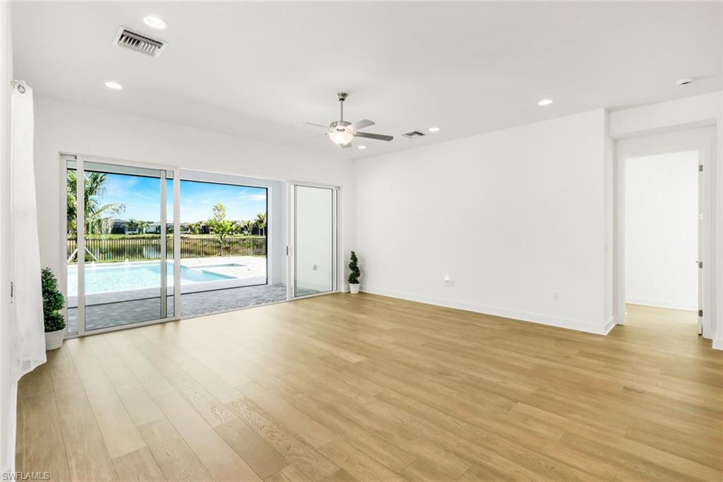 VALENCIA TRAILS - Residential