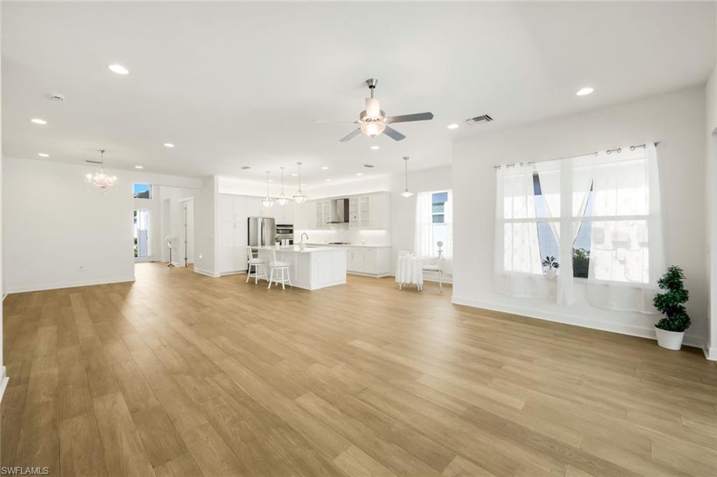 VALENCIA TRAILS - Residential