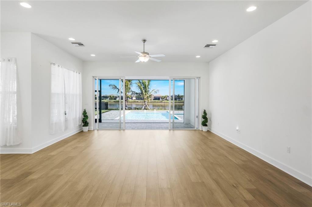 VALENCIA TRAILS - Residential