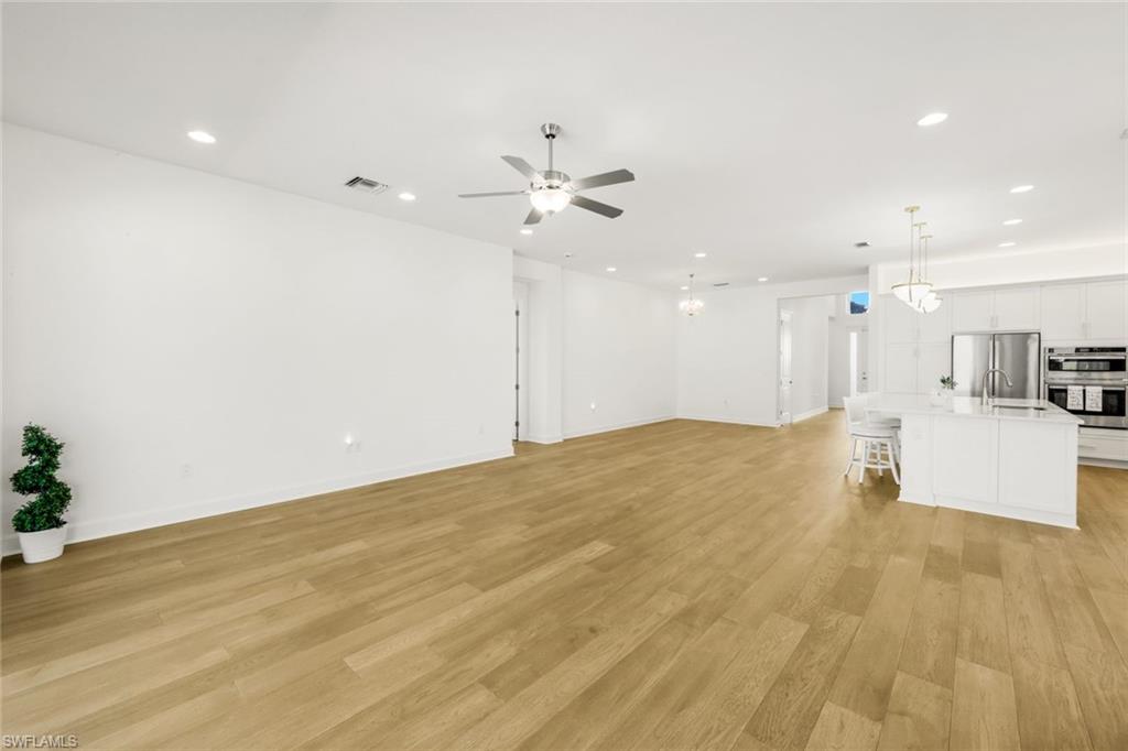 VALENCIA TRAILS - Residential