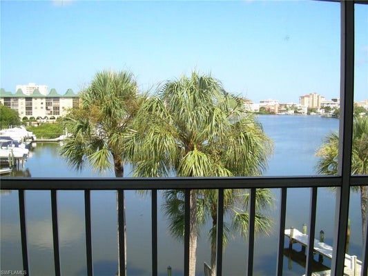 9101 VANDERBILT DR APT 304, NAPLES, FL 34108 - Image 0eb0996e47a0657c8cf0531ffa9bc5ee/2418228835