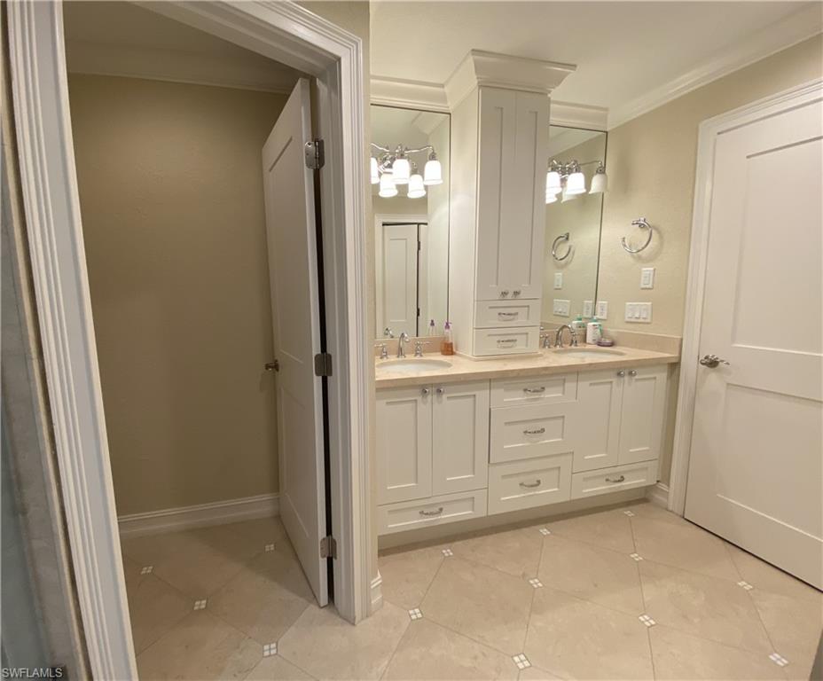 CHATEAU VANDERBILT - Residential Lease