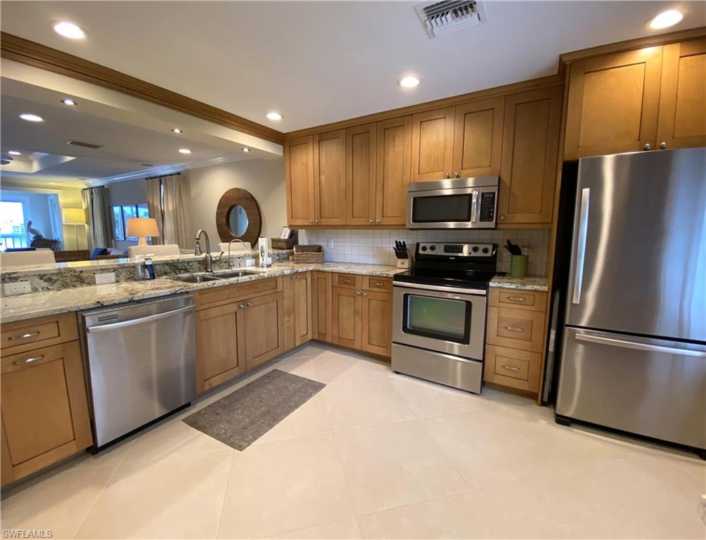 CHATEAU VANDERBILT - Residential Lease